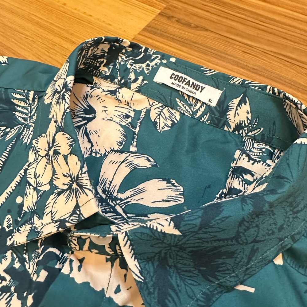 Tropical Print Men's Button Down Short Sleeve Shirt - Picture 4 of 8